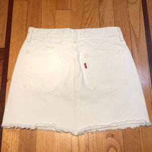 White denim Levis skirt